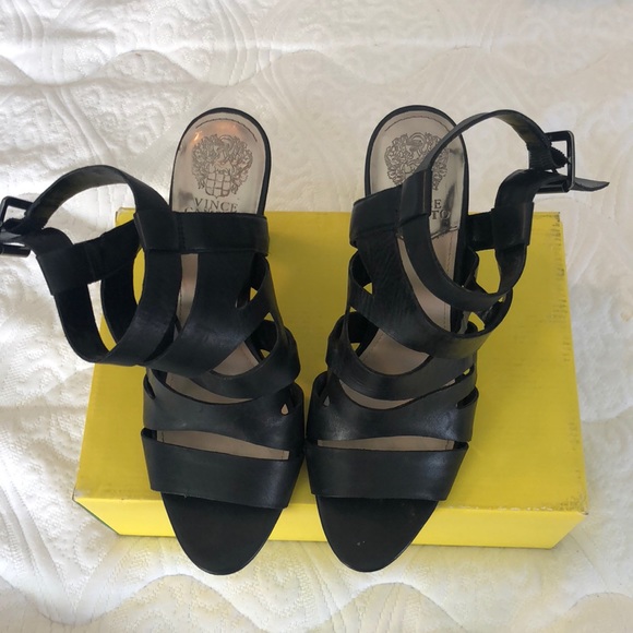 Strapped sandal with thick heel - Picture 3 of 3